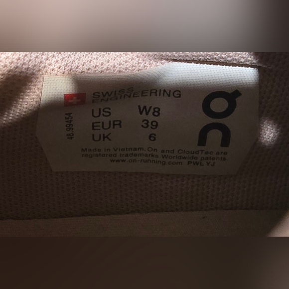 On Womens THE ROGER Advantage Shoes Size 8 - Picture 6 of 7